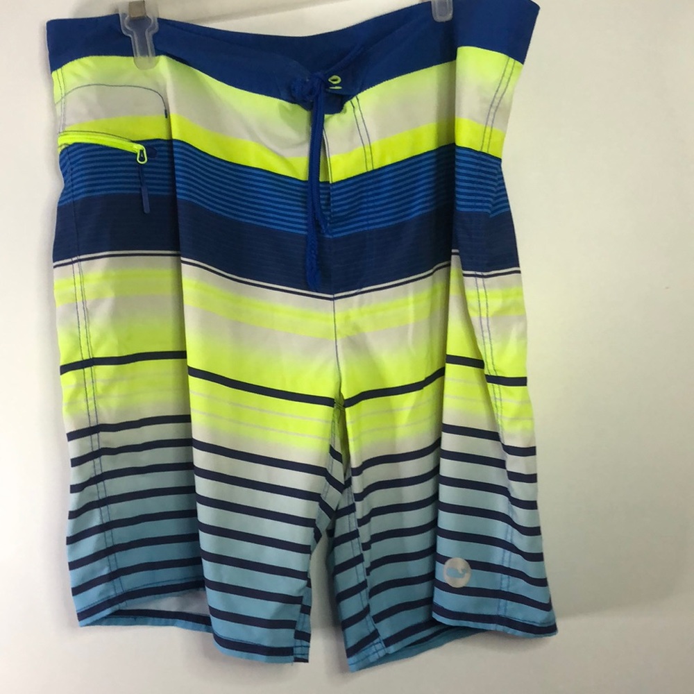 Vineyard Vines mens swim trunks?
